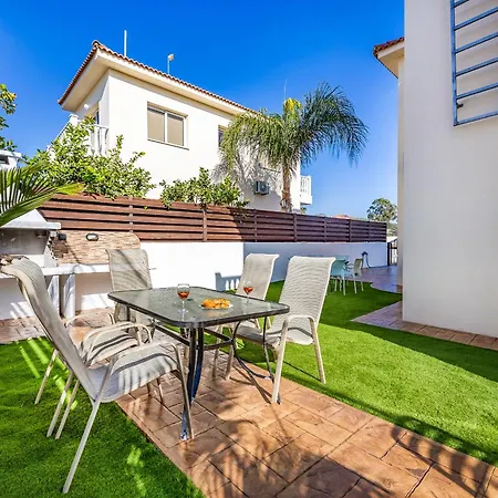 Stephania Villa *